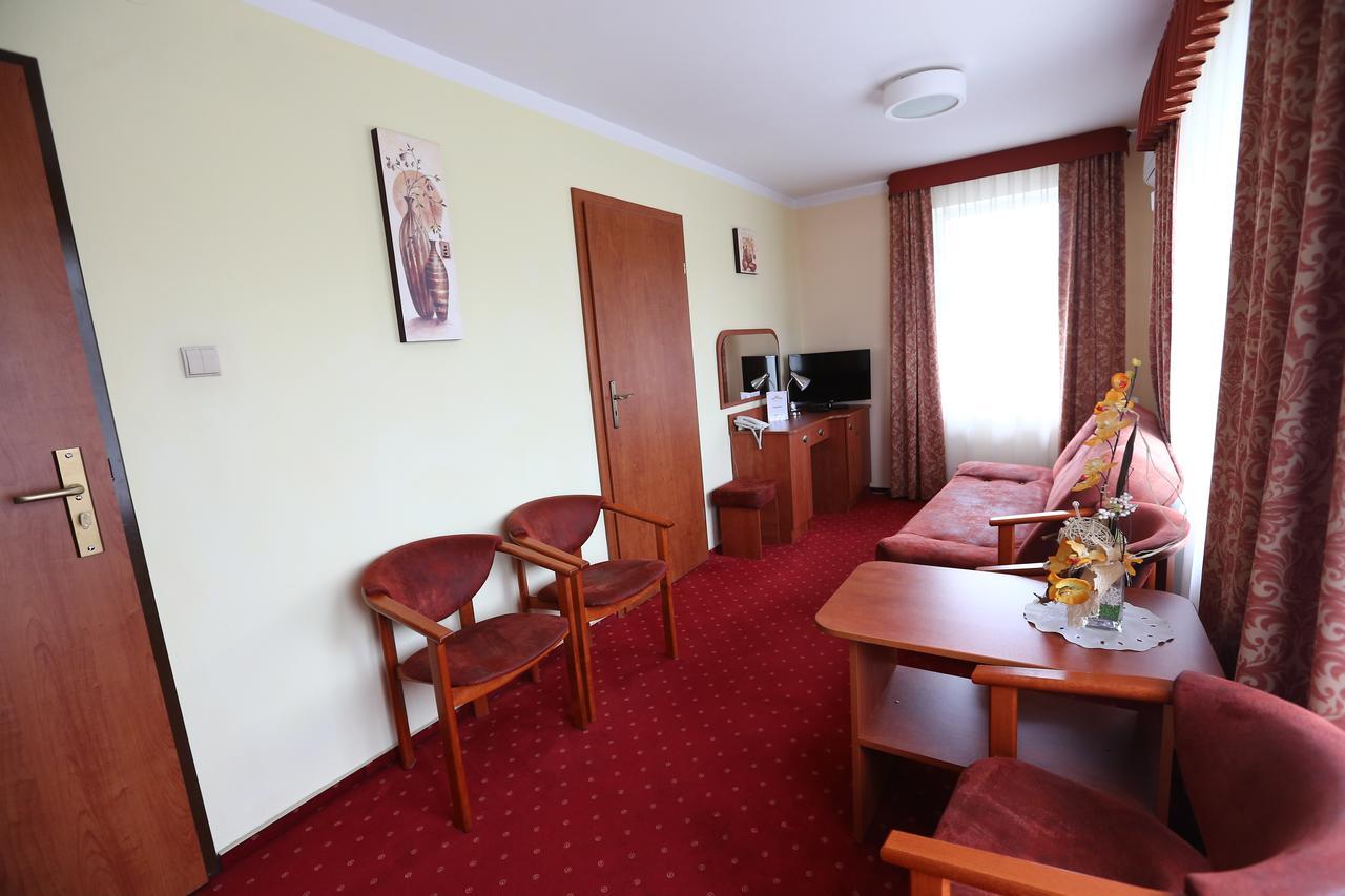 Hotel Korona Ciechanów Exterior foto