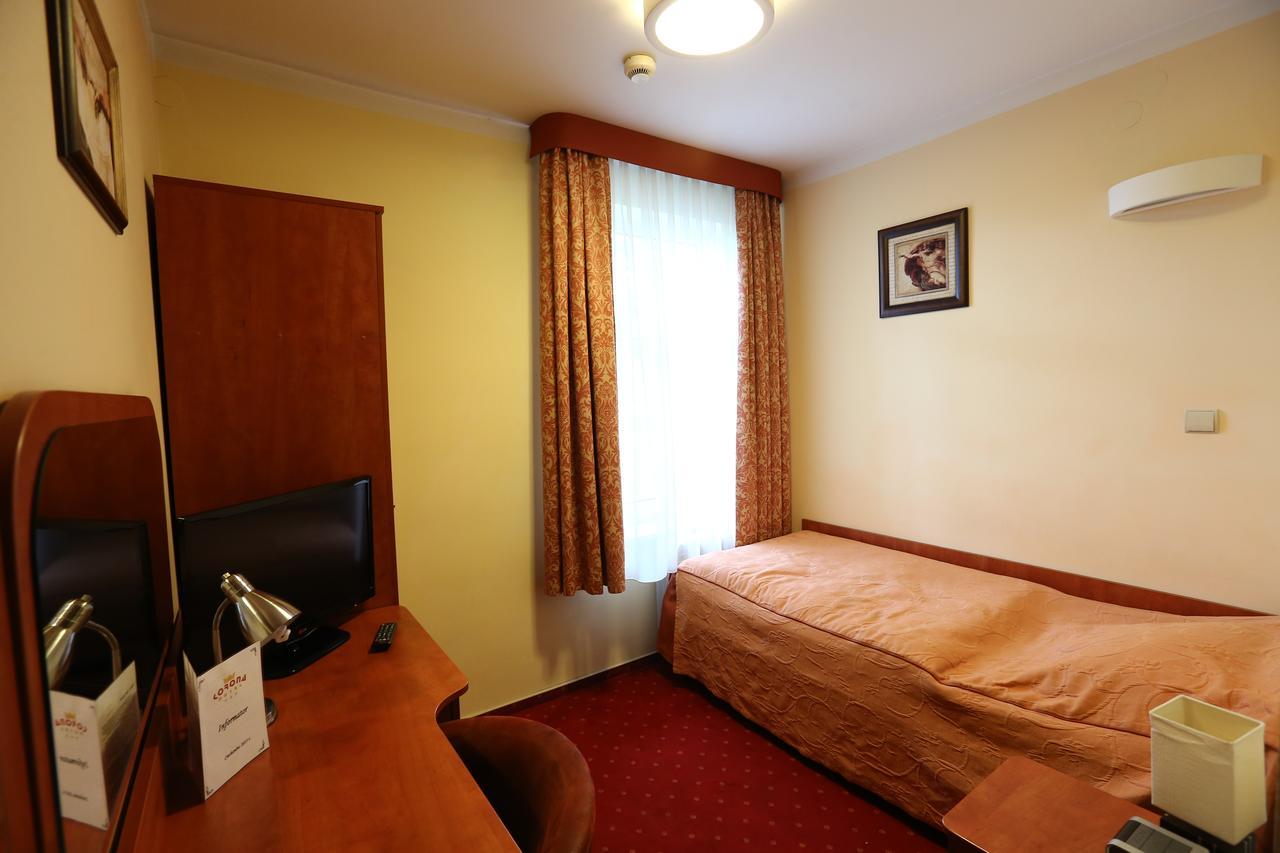 Hotel Korona Ciechanów Habitación foto